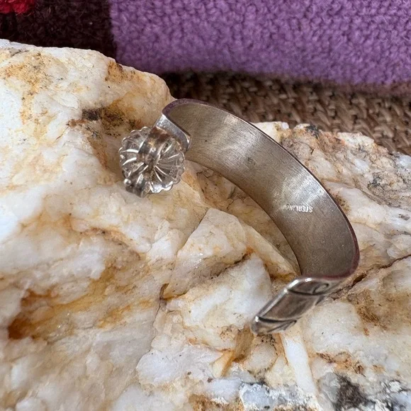 Sterling Silver earrings with southwestern design - Picture 12 of 12